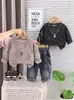 Conjunto de Moletom Rasgado para Meninos Primavera e Outono, Conjunto Trendy de Duas Peças Estilo Coreano, Jeans de Manga Longa para Bebê, Roupa Infantil da Moda