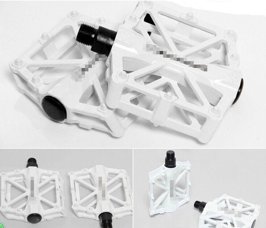 13961359245_1974665577