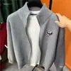 Suéter de Tricô Transfronteiriço com Logo de Marca Metálico Tendência, Novo Estilo Masculino Outono e Inverno, Jaqueta Unissex Gola Redonda para Homens