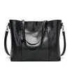 2023 nuevo bolso de moda europeo y americano para mujer bolso tote de cuero encerado de moda bolso de hombro simple para mujer una generación de pelo