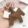 Pinza Magnética para Sombrero de Caballo de Cuero, Almacenamiento Conveniente para Viajes al Aire Libre, Pequeño Ayudante para Decoración y Colgar Equipaje