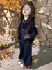 Conjunto de dos piezas de otoño a cuadros y mezclilla con retazos para niñas transfronterizas 2026 nuevo conjunto elegante para niños moda infantil de celebridad de internet