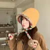Chapéu de Orelha Jacquard Colorblock de Inverno Feminino com Veludo Extra Quente e Pom-pom Chapéu Lei Feng Estilo Coreano Afina o Rosto à Prova de Vento Chapéu de Balde Tricotado
