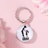 Un Llavero Redondo de Cristal con la Palabra Mamá Impresa, un Regalo del Día de la Madre para Mamá