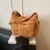 Bolso nuevo de mezclilla 2026 para mujer, con múltiples bolsillos, una correa para el hombro y un diseño cruzado.. Este pequeño bolso de estilo retro es versátil, tiene un aspecto vintage y es una opción de moda para mujeres.