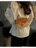 Bolso pequeño cuadrado de bloques de color, un bolso de cadena al hombro elegante y versátil para mujer, con un diseño retro y moderno, perfecto como bolso cruzado