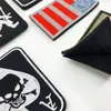 Parche de Tela Bordado Blanco y Negro Borde Rojo Impreso Velcro Criaturas Animales Insignia Cuadrada Parche Táctico Velcro