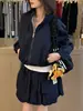 Conjunto Esportivo Casual com Proteção Solar Novo para Mulheres de Verão e Outono, Gola Alta, Leve, Jaqueta com Zíper Solta, Saia Curta, Conjunto de Duas Peças Tendência