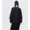 Estilo Nuevo de Principios de Primavera 2026 Camisa Blanca de Cuello Redondo y Manga Larga para Mujer, Diseño Único, Corte Holgado, Adelgazante, Top Casual y Moderno