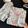 Pijama Azul Xadrez com Estrelas de Desenho Animado, com Visual Delicado e Jovem, Conjunto de Duas Peças de Manga Curta e Shorts para Verão, que Pode Ser Usado como Roupa de Casa