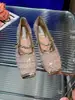 Transbordando com coração de menina Sapatos de salto único quadrados retrô femininos elegantes para senhoras novos Mary Janes sapatos de balé de corte baixo primavera e verão