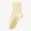 Calcetines Coloridos para Mujer, Calcetines de Danza Moderna, Calcetines de Caña Media de Color Sólido y Color Caramelo para Primavera y Otoño, Estilo Nuevo Versátil Antibacteriano Simple