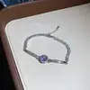 Pulseira geométrica floral oca em formato de diamante de zircônia, um acessório luxuoso e de alta qualidade, uma joia única e estilosa que complementa qualquer look, projetada para mulheres.