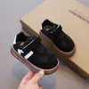 Zapatillas versátiles para niños, de suela blanda, para niños, antideslizantes, nuevos zapatos deportivos para niños de primavera y otoño, zapatos casuales para niñas, zapatos para bebé, marrón simple