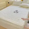 Juego de tres piezas de funda de sábana bajera impermeable acolchada de tres capas personalizable, colcha de una pieza de algodón lavado, funda de almohada