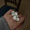 Anillo Abierto Floral Exagerado Desalineado Superpuesto Diseño de Personalidad de Nicho Flor Tridimensional Irregular Accesorio de Joyería para Mujeres