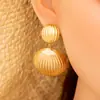 Pendientes plisados de acero de titanio, Pendientes de botón con borla estilo británico retro, Pendientes de acero inoxidable bañados en oro de 18 quilates que no se decoloran