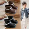 Sapatos de couro infantis 2026 primavera e outono nova moda botas de couro de cor sólida para meninas estilo britânico Mary Jane sapatos de solado único estilosos