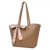 2024 Nova Bolsa Tote de Outono Nova Tendência Outono e Inverno Simples Grande Capacidade Ombro Único Roupa de Trabalho Axila Pu Bolsa Feminina