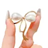 Broche anti-exposición para mujer, una herramienta mágica para arreglar cuellos grandes, un broche decorativo para asegurar el escote, un accesorio de ropa