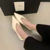 Zapatos de mujer Chuyuji estilo francés de punta fina con corte en V, ajustados, de tacón bajo, 2026 Primavera/Otoño, simples para el trabajo diario, zapatos Mary Jane