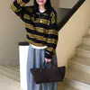 Suéter de Tricô Listrado com Gola Polo Estilo Preppy Transfronteiriço Japonês e Coreano Novo Suéter Pulôver com Gola Reversível Feminino Outono e Inverno 2025