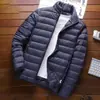 Jaqueta de Penas Leve Marca Outono e Inverno para Homens, Estilo Curto com Gola Alta e Capuz, Adequada para Pessoas de Meia-Idade e Jovens, Fina e Leve, Liquidação