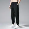 Pantalones deportivos holgados de verano finos para hombre, versátiles, de seda de hielo negra, estilo jogger, de secado rápido, modernos, casuales, largos para hombre