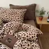 Juego de ropa de cama de estilo nórdico a rayas, de alta densidad, de terciopelo de leche, con bordes festoneados, disponible en juego de cuatro piezas o tres piezas de franela.
