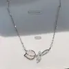Colar de Tulipa Olho de Gato Levemente Luxuoso para Mulheres, Corrente para Clavícula com Flor de Rosa e Diamantes, Elegante e Versátil