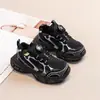 Zapatillas para niños otoño 2024 nuevo estilo zapatos de malla para niños zapatos de malla transpirables para niñas zapatos de papá suela blanda zapatillas para correr modernos