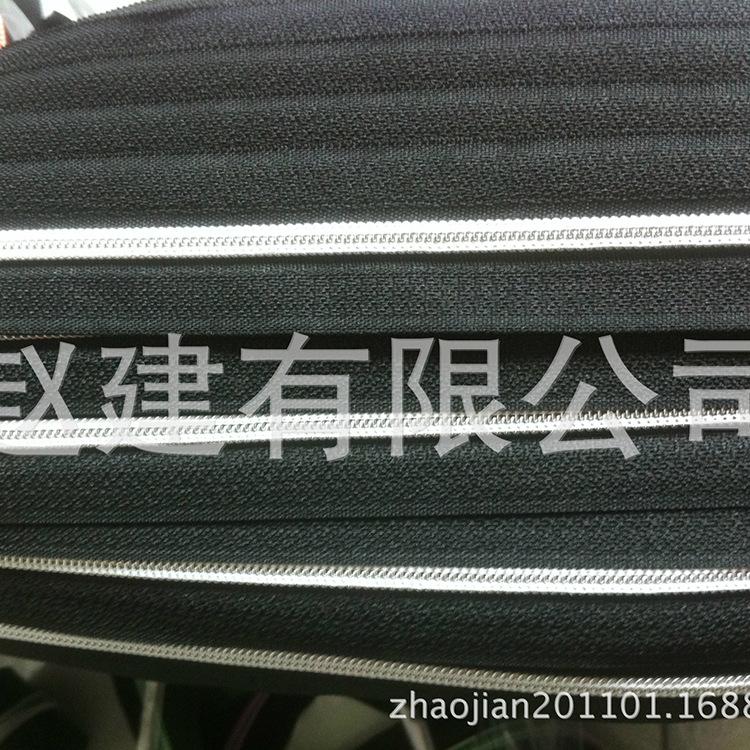 2311097501_1747809511