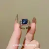 Anel Quadrado de Diamante Azul Estilo Vintage, Fashion, Exquisito, Criativo, com uma Vibe Cool e Elegante, Versátil e Tendência