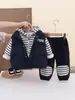 Conjunto de Inverno Espesso de Três Peças para Meninos: Conjunto de Inverno da Moda Coreana para Bebê com Colete Listrado e Manga Longa