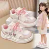 Nuevos Zapatos Blancos para Niños Otoño 2026 Tenis Kitty para Niñas Zapatos Casuales de Cuero con Lazo Suela Suave Zapatos para Niños