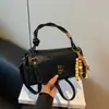 Bolsa Pequena Retro de Textura Premium 2025 Nova Outono e Inverno Versátil Bolsa Transversal Feminina Moda Bolsa Quadrada Pequena de Mão