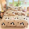 Nuevo juego de ropa de cama de cuatro piezas de terciopelo de leche con estampado de dibujos animados, que incluye una funda de edredón y una sábana bajera, con vellón añadido para mayor calidez, perfecto para usar en invierno en dormitorios