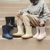 Botas de lluvia de moda transfronterizas para hombre, para exteriores, combinan con todo, impermeables, zapatos de pesca, antideslizantes, zapatos de goma para cocina, suela gruesa, resistentes al desgaste, botas de lluvia para hombre
