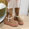 Botas de neve femininas 2026 novo estilo com forro de fleece, quentes, salto plataforma grosso, que aumentam a altura, com design único e bico largo, adequadas para a região Nordeste