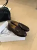 Mocassins femininos estilo college, sapatos baixos de couro com bico quadrado, sapatos de encaixe estilo britânico da moda outono 2026