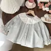2026 Primavera y Otoño Gabardina Corta para Niñas con Cuello Volante de Encaje y Lazo, Top de Moda para Bebés y Niños