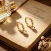 Nuevo diseño collar con colgante de diamante de seis puntas chapado en oro de alta gama para mujer, cadena para la clavícula, accesorio de cadena para suéter de lujo discreto