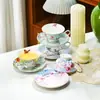 Conjunto de Xícara e Pires de Cerâmica para Café da Tarde Estilo Europeu com Borda Dourada, Alto, Criativo para Casa, Alto Valor, Porcelana de Osso