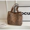 Bolsa tote de lona com estampa de leopardo, bolsa feminina de grande capacidade, nova chegada, bolsa portátil da moda, bolsa de ombro para mamãe, tudo combinando, 2024