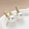 Brincos de pino de pérola de pão cozido no vapor elegantes retrô femininos leves luxo de alta qualidade exclusivo com fivela de orelha com diamante incrustado design de nicho joias de orelha