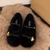 Roupas de Outono e Inverno Quentes 202 Novo Estilo Sapatos Mary Jane Peludos com Forro de Lã para Mulheres, Sapatos de Algodão com Solado Macio, Mocassins