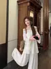 Toma real de conjunto de top suelto de encaje calado bordado vintage francés de talla grande y pantalón largo ancho suelto