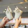 Sapatos de algodão estilo Chanel para bebê menina, inverno, sapatos estilosos de sola macia para bebês, botas de algodão forradas com fleece, botas de princesa