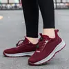 Zapatos para Mujeres Mayores Zhang Kaili, Zapatos de Malla Transpirable Otoñales para Mamá, Zapatillas Ligeras Cómodas de Suela Suave para Caminar para Personas de Mediana Edad y Mayores