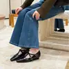 Colección Otoño 2026: Zapatos Casuales para Mujer con Punta Cuadrada, Hebilla de Tira Cruzada y Tacón Inclinado, en Estilo Europeo y Americano